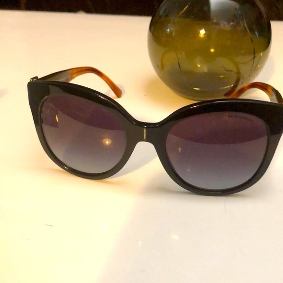 Burberry Sunglasses pre ❤️Ed - Picture 5 of 5